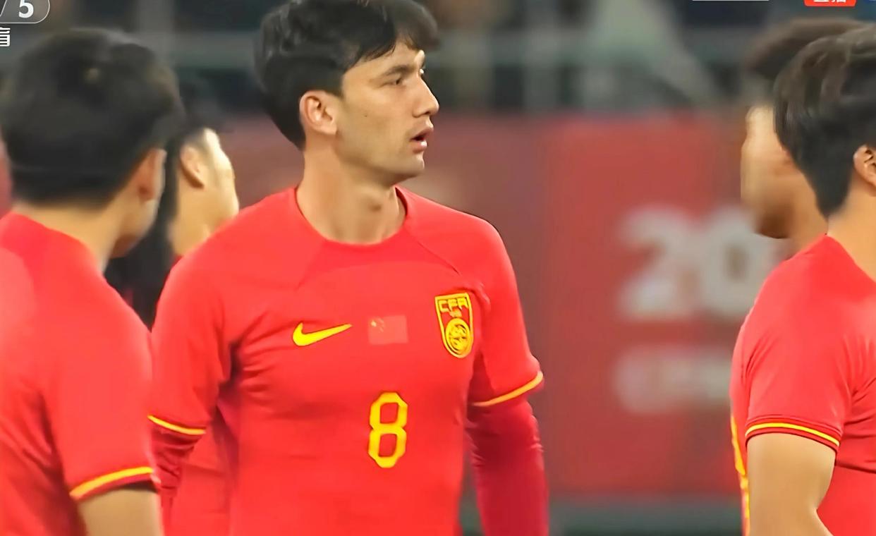 包含国足U16梦幻开局，1-1战平乌兹别克斯坦，“非裔”球员表现的词条