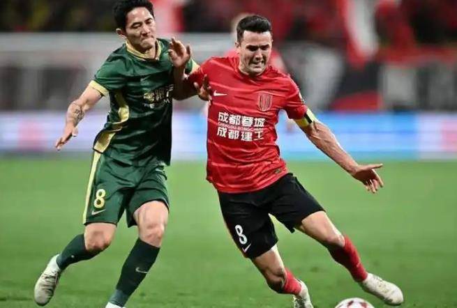 王大雷助力鲁能引援，成都蓉城队长转会传闻引发热议(王大雷最新转会消息)