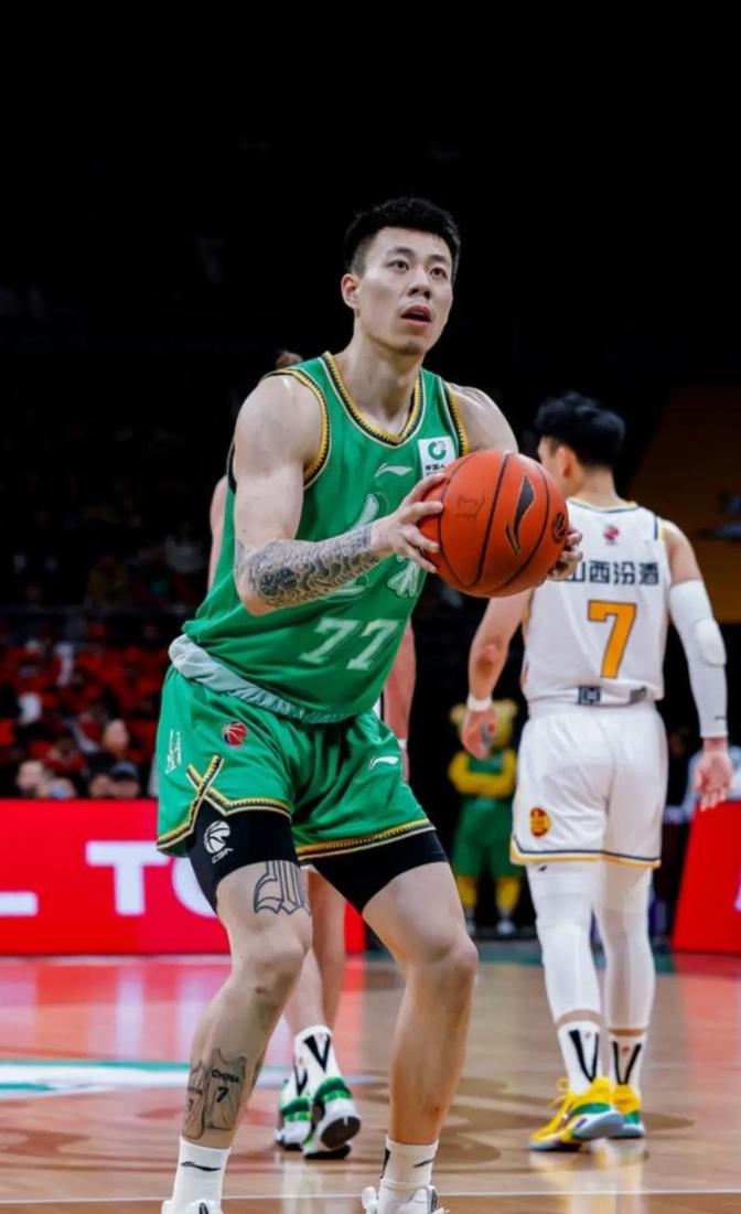 新中国男篮伤病比较多内线轮转困难(中国男篮受伤球员)